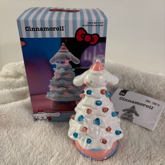 6" Collectable CINNAMOROLL Ceramic Christmas Tree - NEW IN BOX - Picture 3 of 8